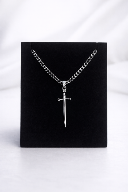 Naszyjnik „Serce i Miecz” – wyjątkowy prezent dla niej i dla niego