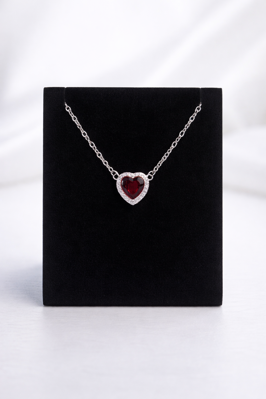 Naszyjnik „Serce i Miecz” – wyjątkowy prezent dla niej i dla niego